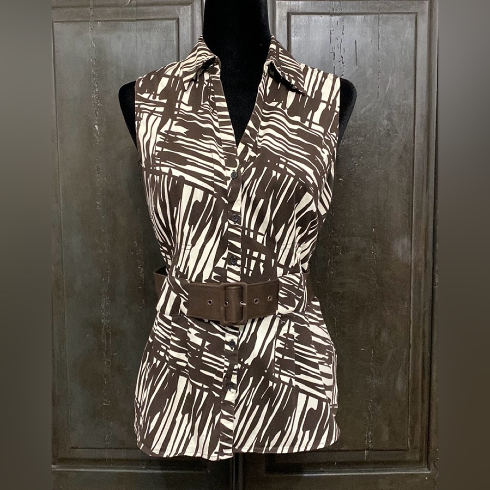 Apt9 Brown & white zigzag pattern belted sleeveless button down top. Size Medium